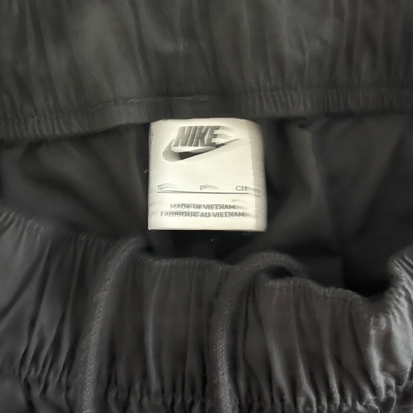NIKE | Sportswear Essential Curve Pants black highrise Capri - size small - Picture 9 of 11